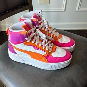 Puma soft foam sneakers size  7 kids